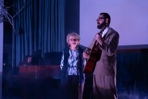 Performer Dimitrije Simović with guitar and an elderly lady